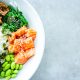 piatto di salmone e broccoli